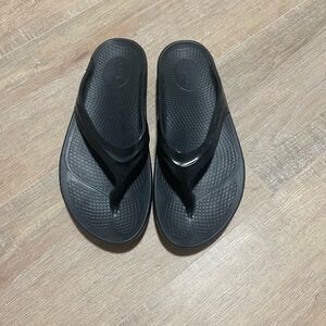 Oofos COMFORTABLE Black Flip Flop Sandals